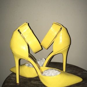🤩🌅New yellow ankle strap Shoe Republic LA heels.